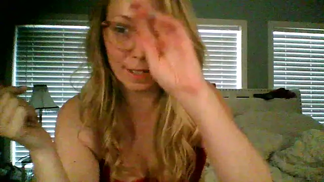 NikkiB653466 online show from March 3, 2026, 7:54 pm