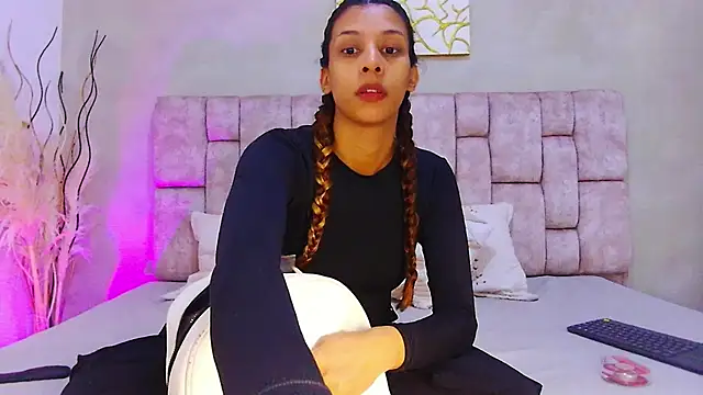 Snapshot of MelanyStone_ chatting on May 22, 2026, 12:36 pm MelanyStone online show from May 22, 2026, 12:36 pm