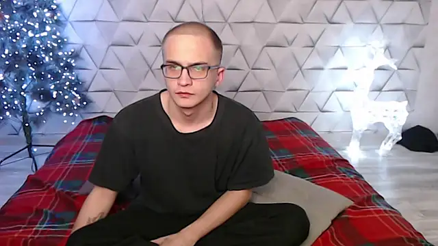 Snapshot of Pure_Aura chatting on February 13, 2026, 6:52 pm Pure Aura online show from February 13, 2026, 6:52 pm