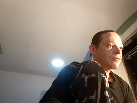 Snapshot of ShadowLove85 chatting on April 9, 2026, 1:18 am ShadowLove85 online show from April 9, 2026, 1:18 am