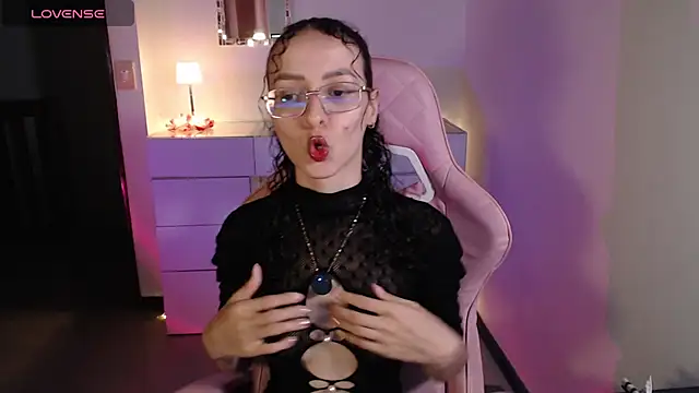 Snapshot of Alexia--27 chatting on February 27, 2026, 3:07 am Alexia--27 online show from February 27, 2026, 3:07 am