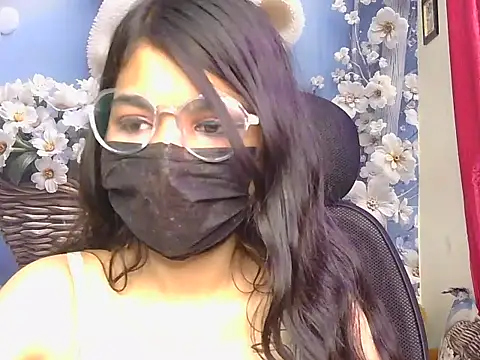 its-sarika01 online show from May 13, 2026, 7:26 am