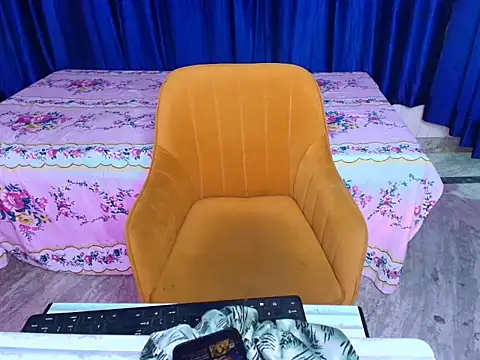 its-sarika01 online show from May 10, 2026, 7:01 am