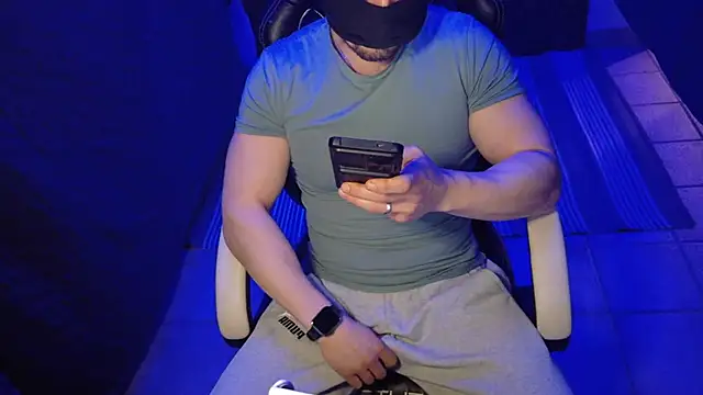 Snapshot of YouAndMe-forever chatting on April 1, 2026, 6:04 am YouAndMe-forever online show from April 1, 2026, 6:04 am