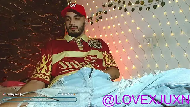 LovexJuxn8 online show from May 20, 2026, 10:18 pm