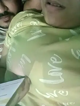 Desiyoungcouple15 online show from February 19, 2026, 4:37 pm