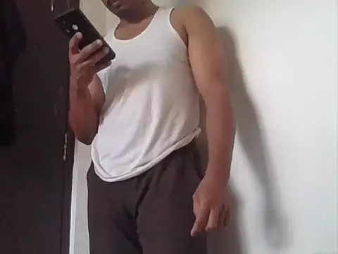 Snapshot of muscledad111 chatting on August 1, 2026, 10:24 am muscledad111 online show from August 1, 2026, 10:24 am