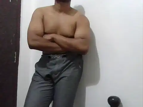 Snapshot of muscledad111 chatting on February 21, 2026, 5:15 pm muscledad111 online show from February 21, 2026, 5:15 pm
