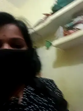 Snapshot of Desi_Couple_P chatting on April 14, 2026, 12:26 am Desi Couple P online show from April 14, 2026, 12:26 am