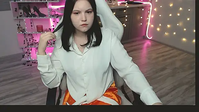 lily milleerr online show from February 24, 2026, 6:42 pm