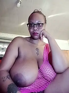 Snapshot of ShantelBootyBoobs chatting on June 15, 2026, 11:54 am ShantelBootyBoobs online show from June 15, 2026, 11:54 am