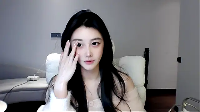 MedeLineayr online show from March 25, 2026, 6:07 pm