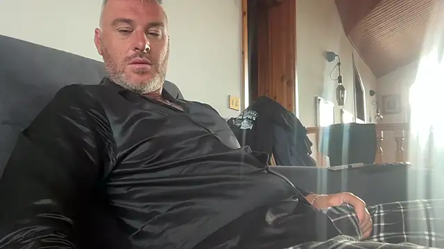 Snapshot of marcovik1 chatting on April 15, 2026, 7:03 am marcovik1 online show from April 15, 2026, 7:03 am