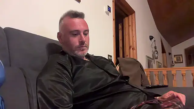 marcovik1 online show from April 28, 2026, 7:29 pm