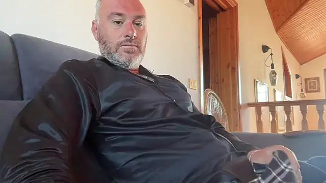 Snapshot of marcovik1 chatting on April 8, 2026, 7:32 am marcovik1 online show from April 8, 2026, 7:32 am