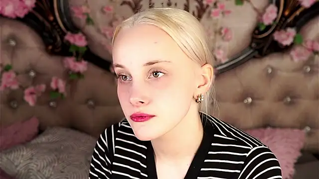 Snapshot of KirstinMcgeady chatting on March 18, 2026, 11:35 am KirstinMcgeady online show from March 18, 2026, 11:35 am