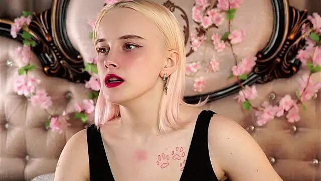 Snapshot of KirstinMcgeady chatting on April 10, 2026, 11:06 am KirstinMcgeady online show from April 10, 2026, 11:06 am