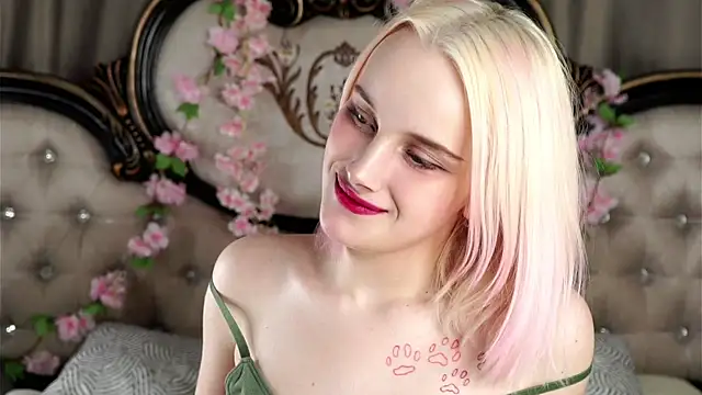 Snapshot of KirstinMcgeady chatting on April 3, 2026, 11:16 am KirstinMcgeady online show from April 3, 2026, 11:16 am