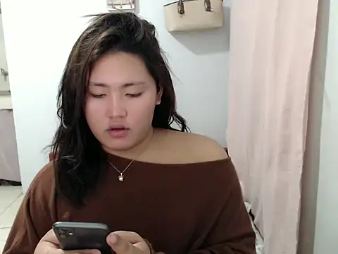 Snapshot of MiMi_yeah00 chatting on March 18, 2026, 5:14 pm MiMi yeah00 online show from March 18, 2026, 5:14 pm