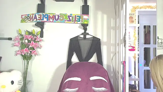 Snapshot of Yiyii chatting on April 9, 2026, 9:10 pm Yiyii online show from April 9, 2026, 9:10 pm