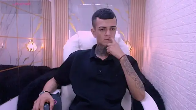 Snapshot of benjamin_anthony chatting on February 20, 2026, 1:13 pm benjamin anthony online show from February 20, 2026, 1:13 pm