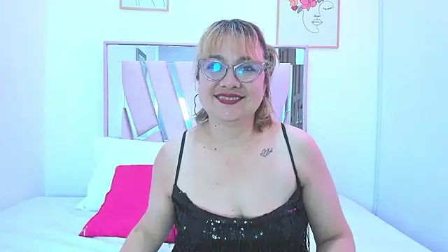 DariaLuca online show from April 15, 2026, 11:38 am