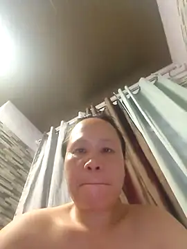 squirtshantal online show from May 3, 2026, 9:47 am