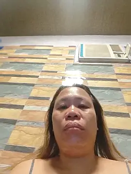 squirtshantal online show from May 18, 2026, 10:36 pm