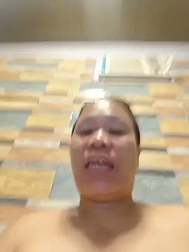 squirtshantal online show from May 18, 2026, 4:07 am