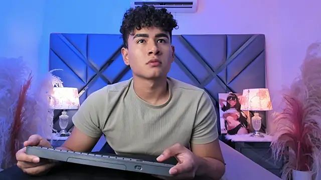 Snapshot of Bastixvontade chatting on April 15, 2026, 11:49 pm Bastixvontade online show from April 15, 2026, 11:49 pm