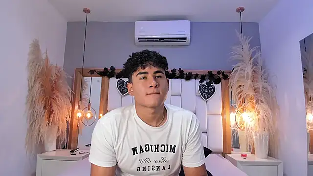 Snapshot of Bastixvontade chatting on April 6, 2026, 10:33 pm Bastixvontade online show from April 6, 2026, 10:33 pm