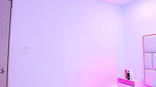 Snapshot of Violetta-foxx chatting on February 24, 2026, 7:48 pm Violetta-foxx online show from February 24, 2026, 7:48 pm