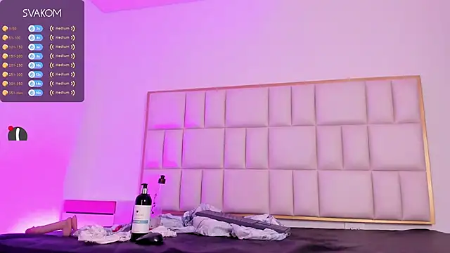 Violetta-foxx online show from April 28, 2026, 7:29 pm
