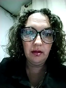 Snapshot of _Saraqueen chatting on March 29, 2026, 12:01 am Saraqueen online show from March 29, 2026, 12:01 am