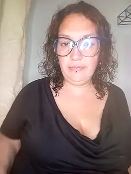 Snapshot of _Saraqueen chatting on April 9, 2026, 3:52 am Saraqueen online show from April 9, 2026, 3:52 am