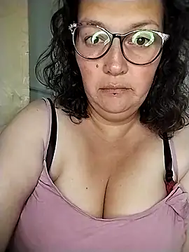 Snapshot of _Saraqueen chatting on March 8, 2026, 12:49 am Saraqueen online show from March 8, 2026, 12:49 am