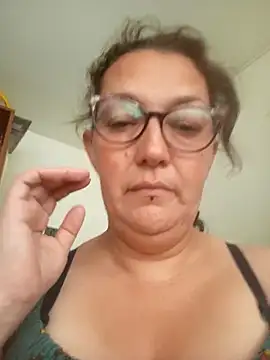 Snapshot of _Saraqueen chatting on March 15, 2026, 6:48 pm Saraqueen online show from March 15, 2026, 6:48 pm