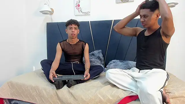 alexx cum18 online show from March 25, 2026, 12:15 pm