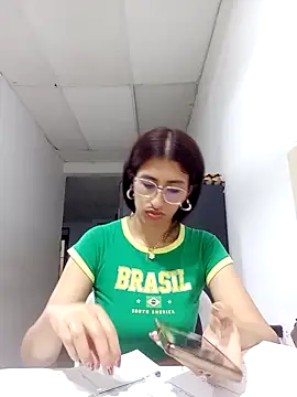 Snapshot of Esperanza__hot chatting on February 16, 2026, 2:43 am Esperanza hot online show from February 16, 2026, 2:43 am