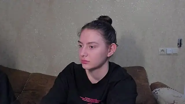 love lina muuur online show from February 23, 2026, 3:34 pm