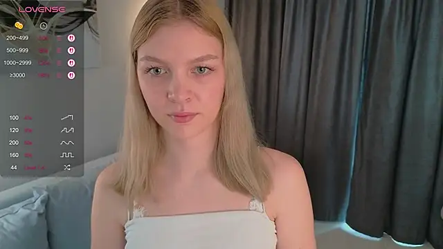 Snapshot of CynthiaaStone chatting on April 5, 2026, 7:26 am CynthiaaStone online show from April 5, 2026, 7:26 am