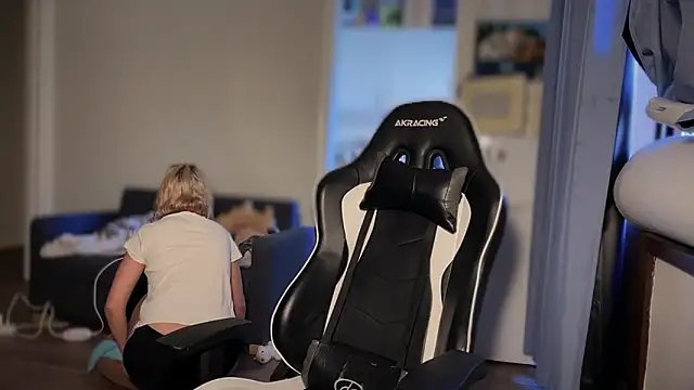 Leylia Lily online show from March 5, 2026, 10:01 am