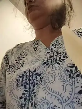 Snapshot of Anushka_Singh0 chatting on June 4, 2026, 2:00 pm Anushka Singh0 online show from June 4, 2026, 2:00 pm