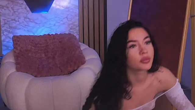 SashaLorrenz online show from March 17, 2026, 5:32 am