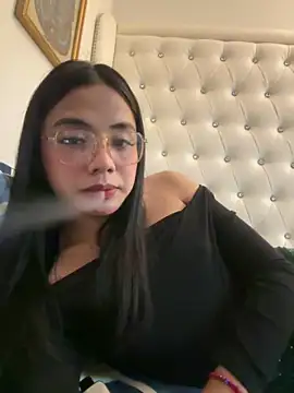 camillejoson online show from April 8, 2026, 12:17 pm