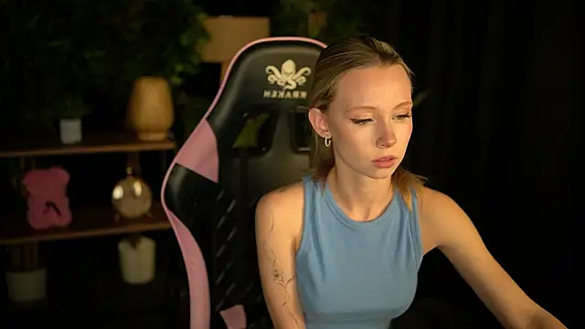 Snapshot of SweetDaisy_me chatting on March 24, 2026, 4:07 pm SweetDaisy me online show from March 24, 2026, 4:07 pm