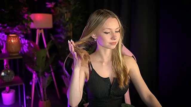 Snapshot of SweetDaisy_me chatting on March 17, 2026, 4:10 pm SweetDaisy me online show from March 17, 2026, 4:10 pm