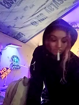 Snapshot of issyamazin chatting on April 8, 2026, 3:13 pm issyamazin online show from April 8, 2026, 3:13 pm