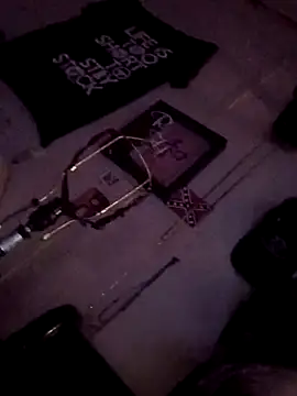 Snapshot of issyamazin chatting on March 13, 2026, 2:44 pm issyamazin online show from March 13, 2026, 2:44 pm