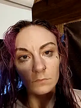 Snapshot of issyamazin chatting on March 9, 2026, 1:42 am issyamazin online show from March 9, 2026, 1:42 am